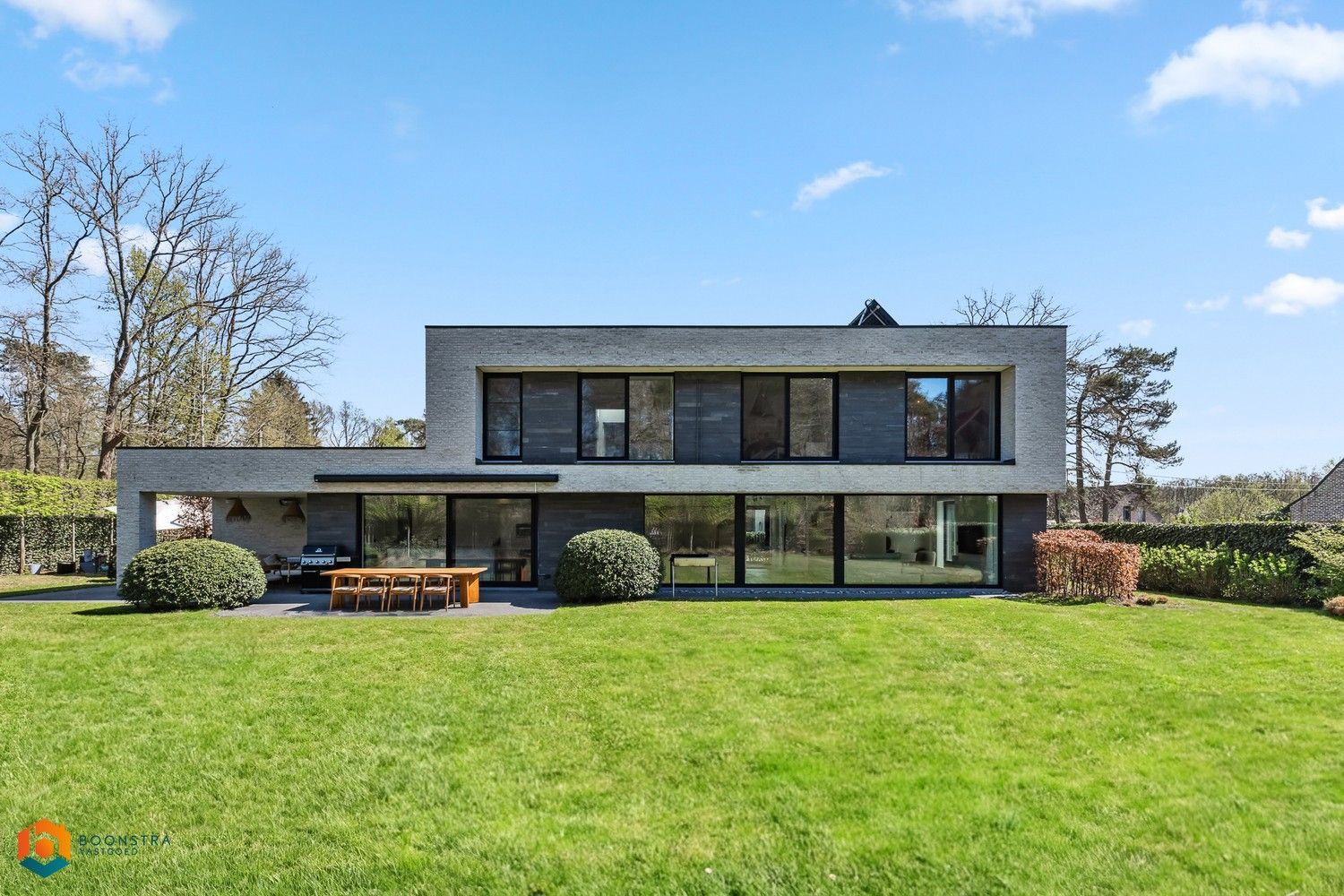 Prachtige en energiezuinige villa (410 m² bewoonbaar) op een perceel van 1732 m² te Keerbergen foto {{pictureIndex}}