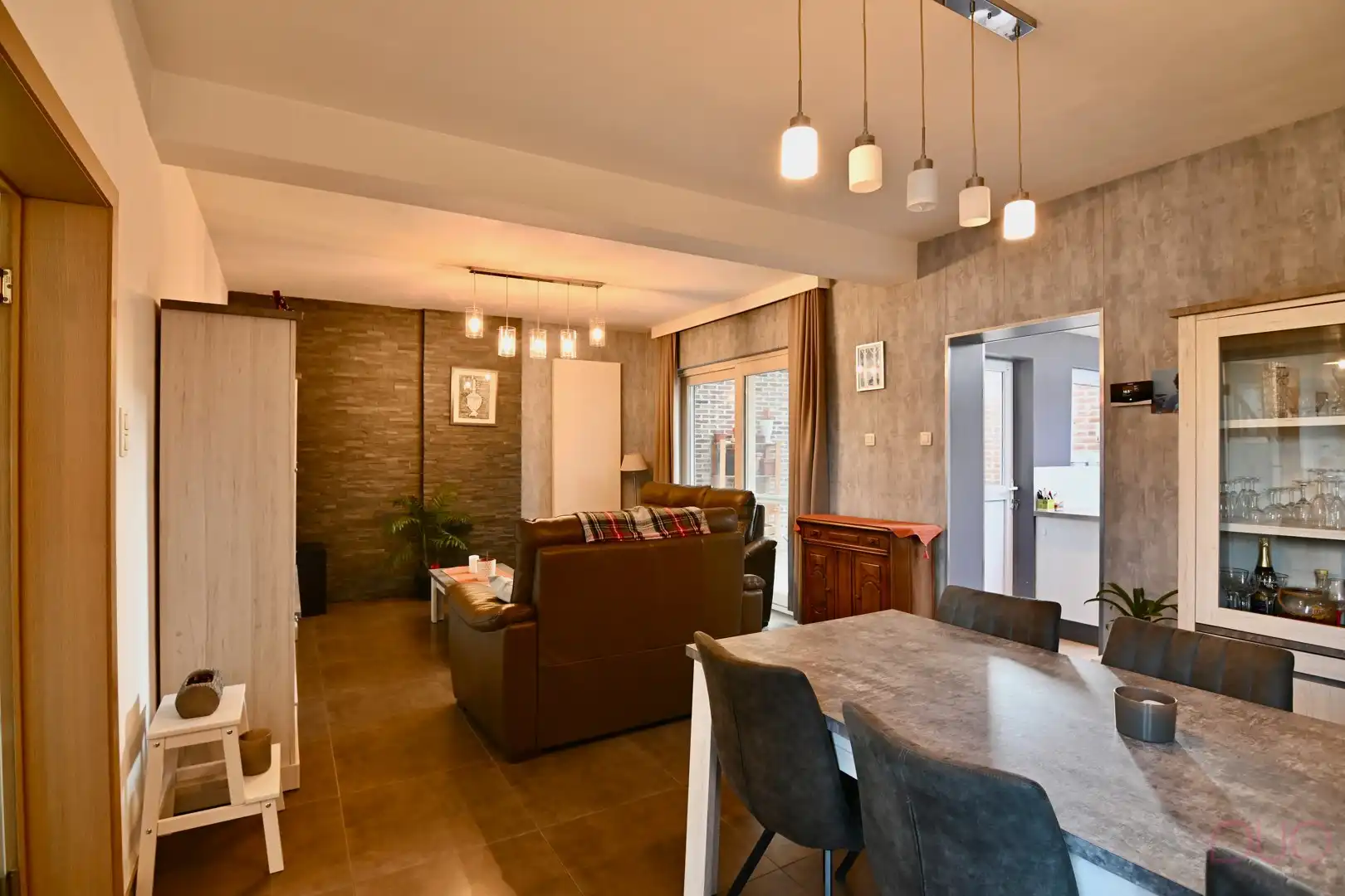 Instapklare woning met 4 slaapkamers en tuin foto 5