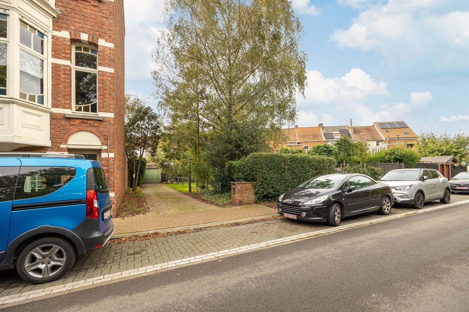 Halfopen bouwgrond in een rustige straat foto 6