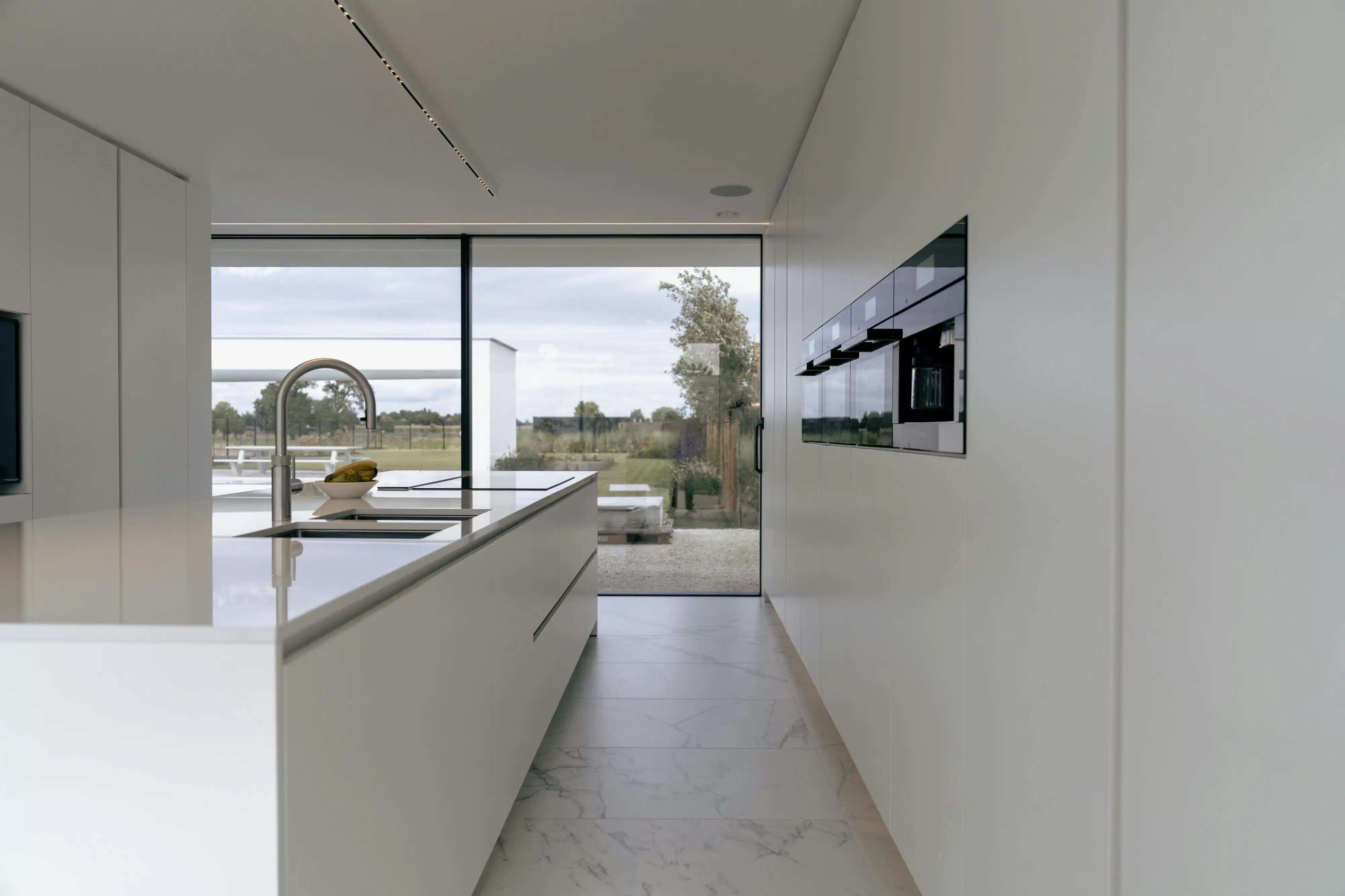 Hypermoderne strakke villa met zwembad nabij Roeselare foto 18