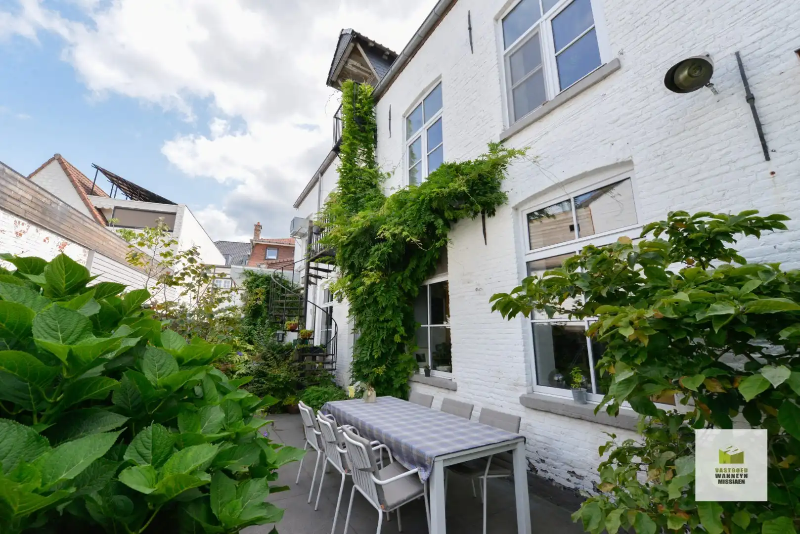 Gerenoveerde handelszaak met ruime woning en gezellige stadstuin te centrum Roeselare foto 35