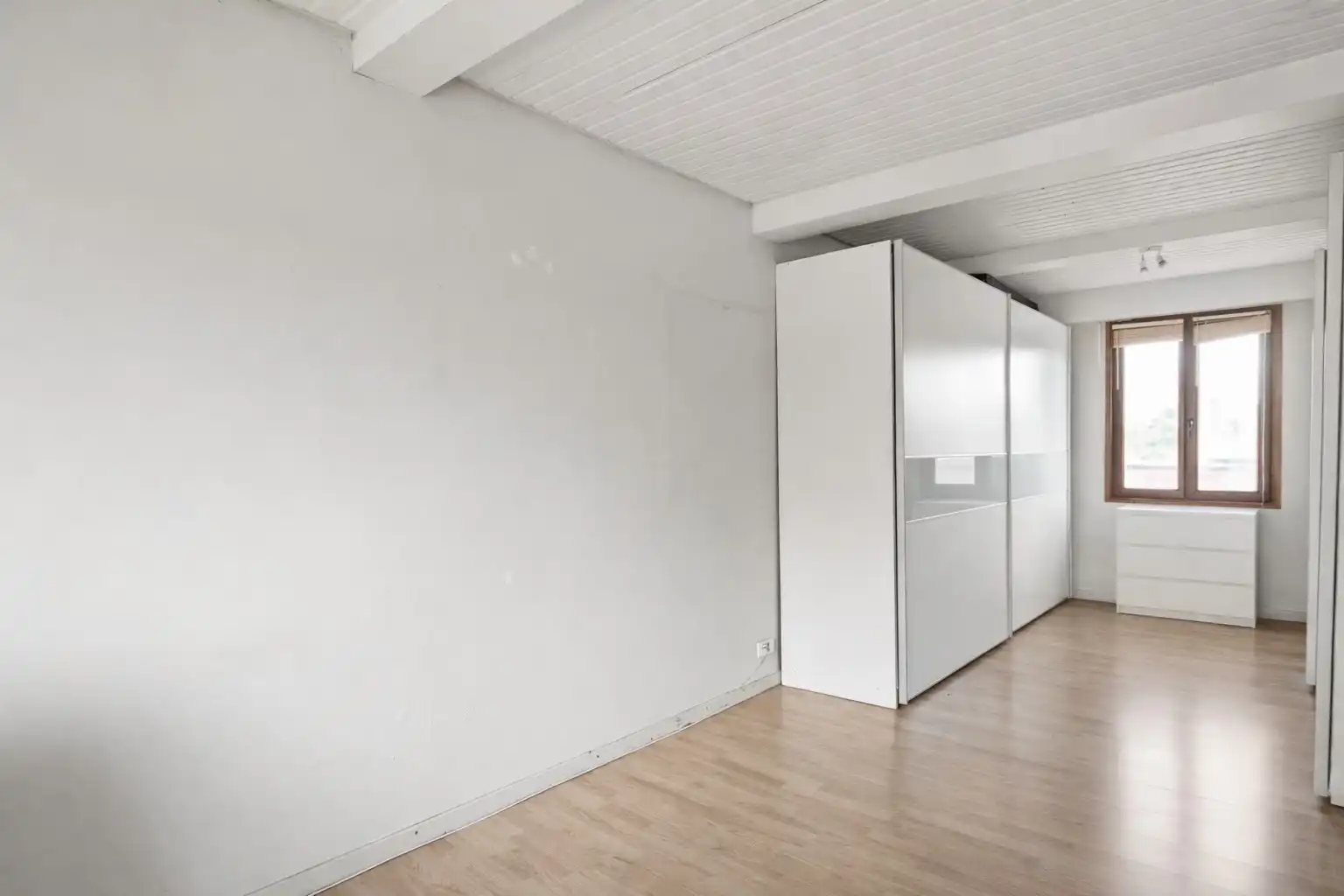 Ruime woning met 5 slpk en grote garage (100 m²) foto 8