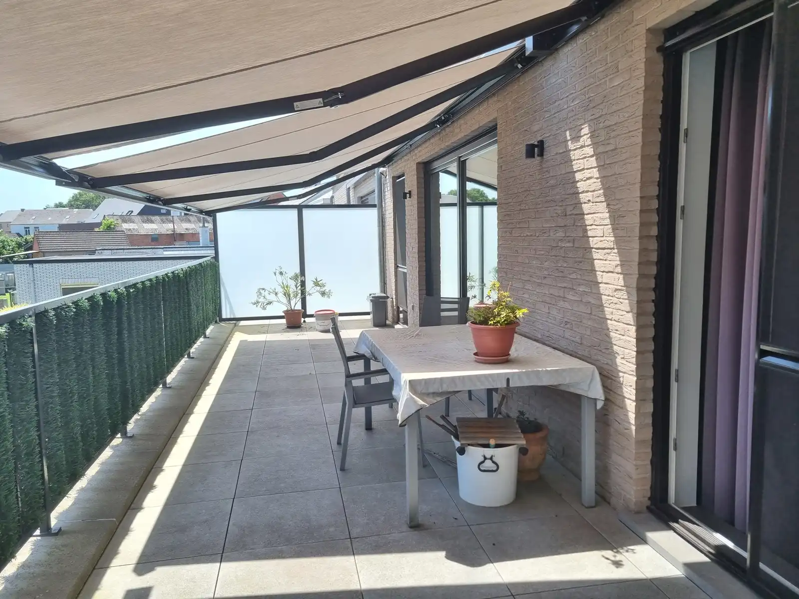 Ruim app met 2 slaapkamers, terras en 2 autostaanplaatsen foto 16