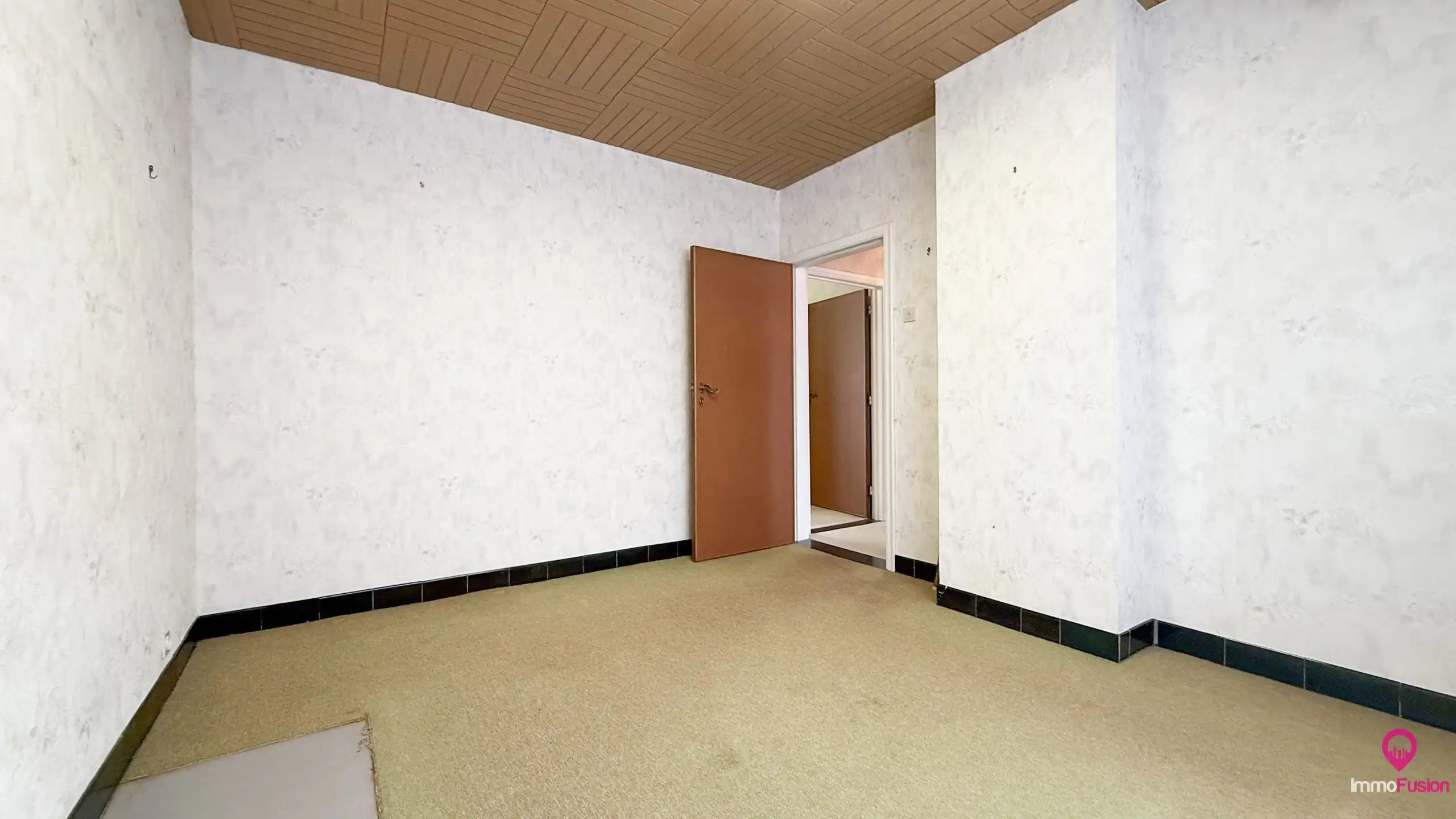 Ruime woning met 3 slaapkamers en zeer breed perceel! foto 25