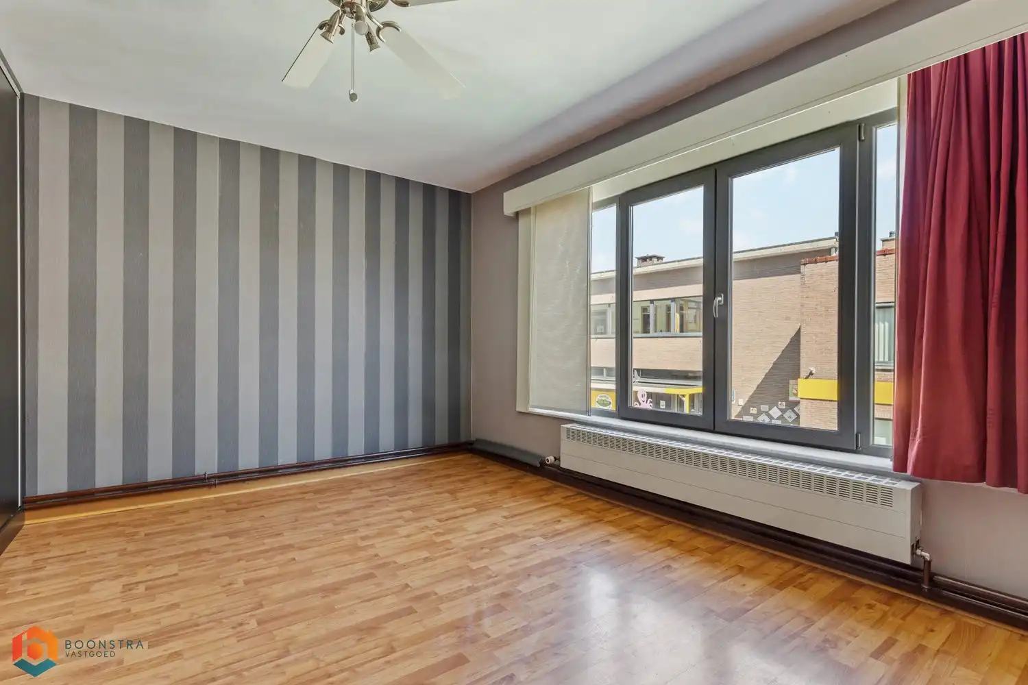 Ruime woning met handelsruimte en grote garage / werkplaats foto 15