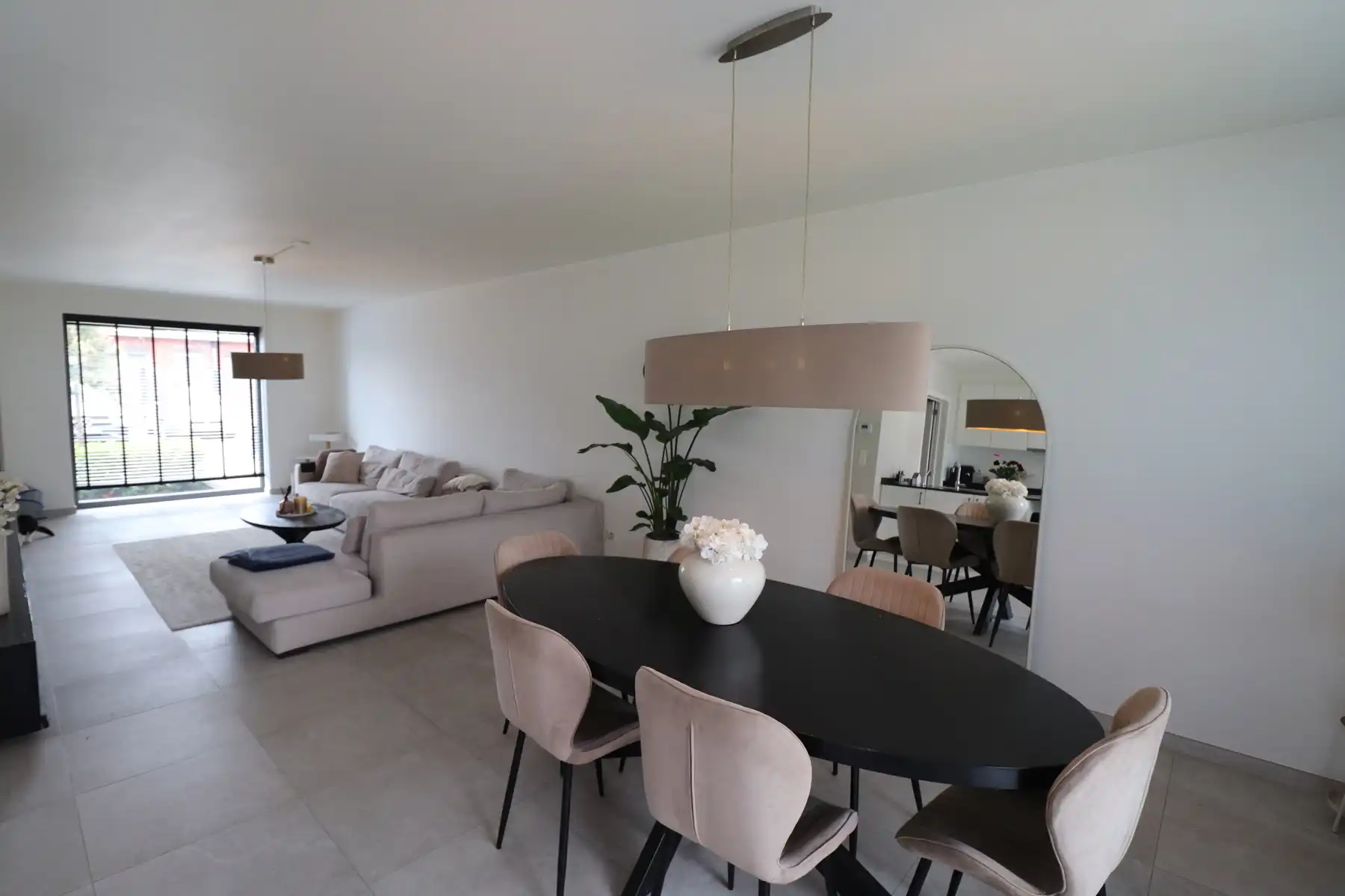 BEN-woning met 5 slaapkamers, 2 badkamers, terras met tuin, tuinberging en autostaanplaats. foto 5
