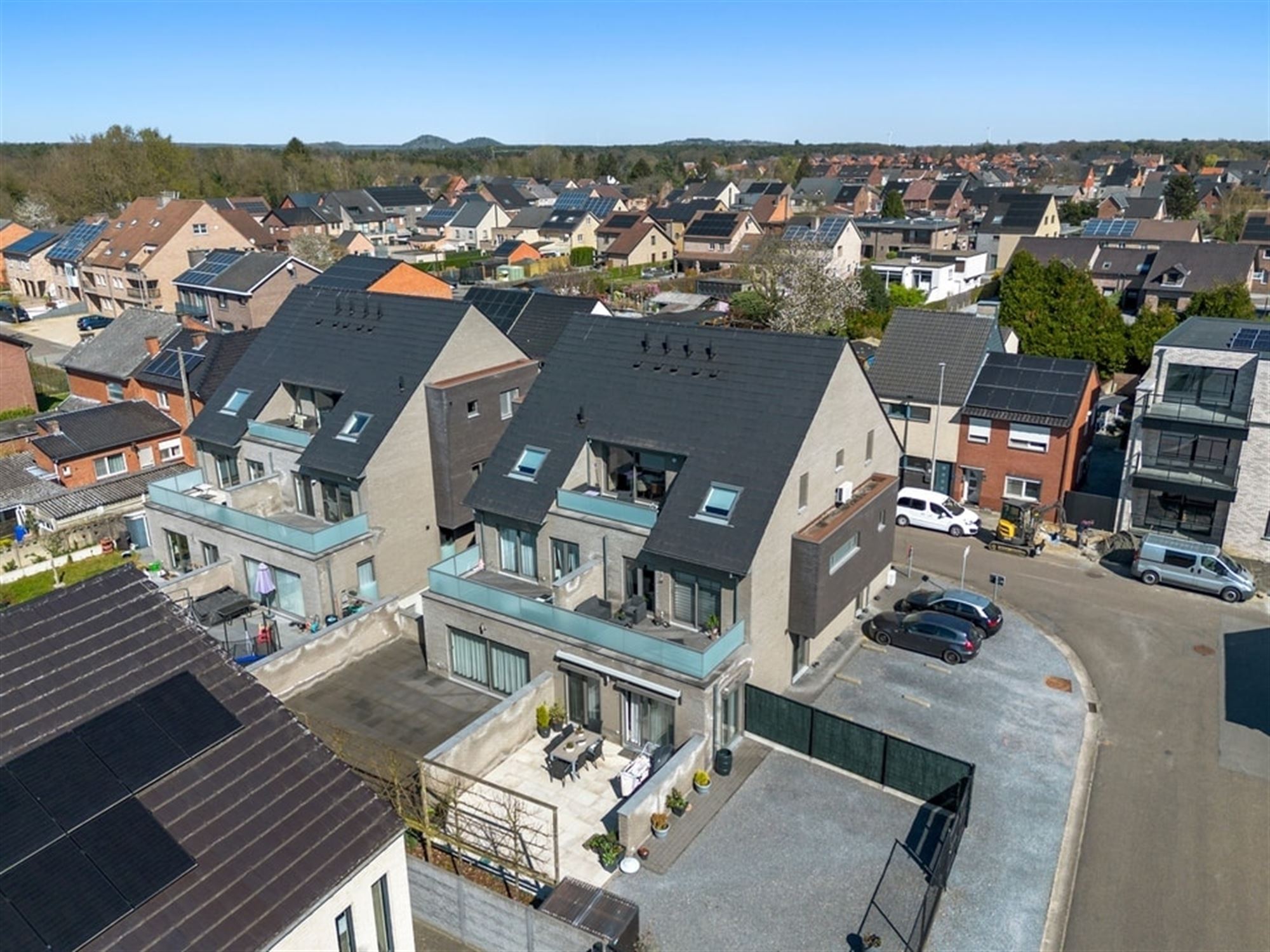 INSTAPKLAAR 2 SLK APPARTEMENT MET ONDERGRONDSE STAANPLAATS IN HARTJE MAASMECHELEN  foto 2