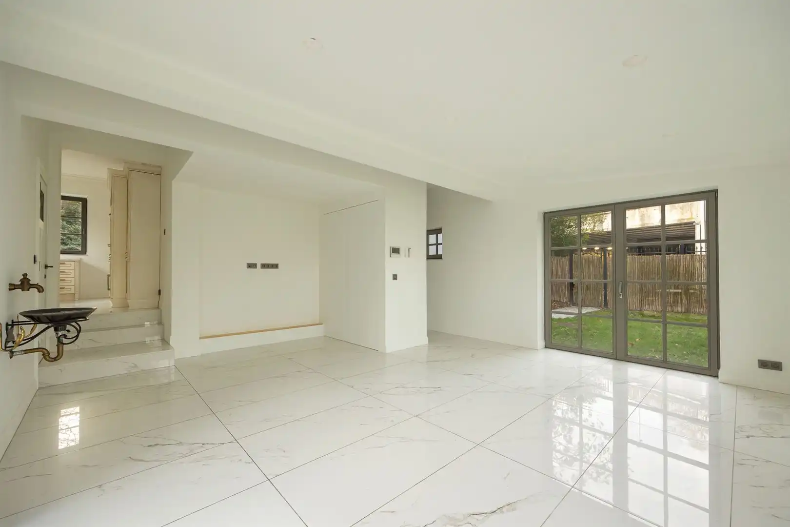 State-of-the-art villa tussen eeuwenoude bomen foto 12