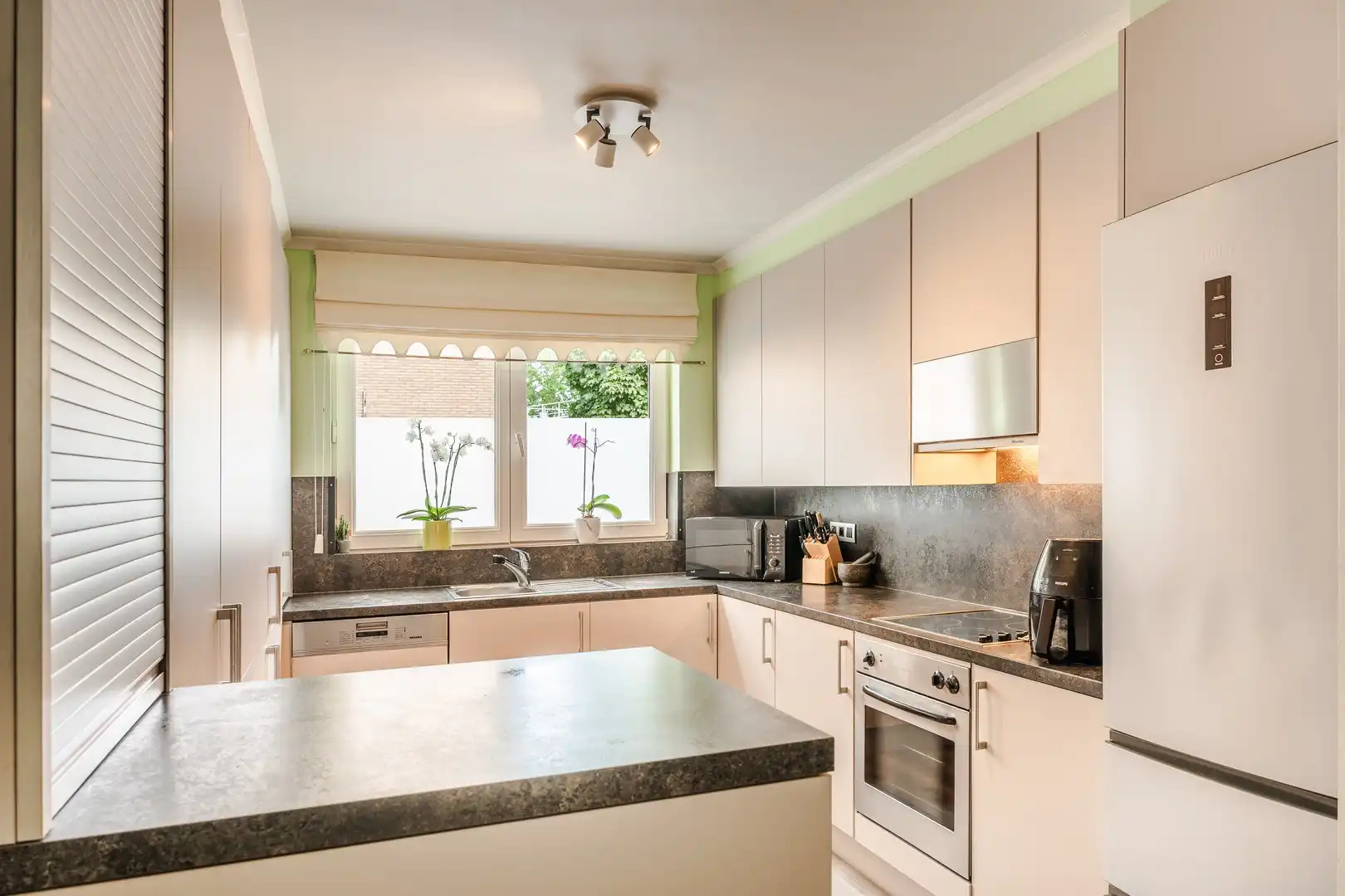 Instapklare woning met vier slaapkamers en tuin in het hart van de stad foto 8