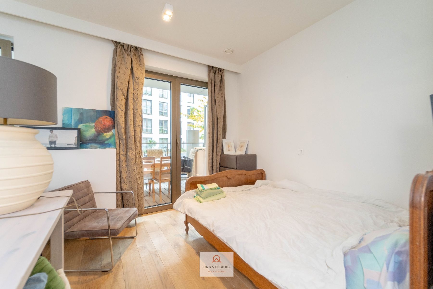 Moderne gelijkvloerse studio met terras te Gent foto 9