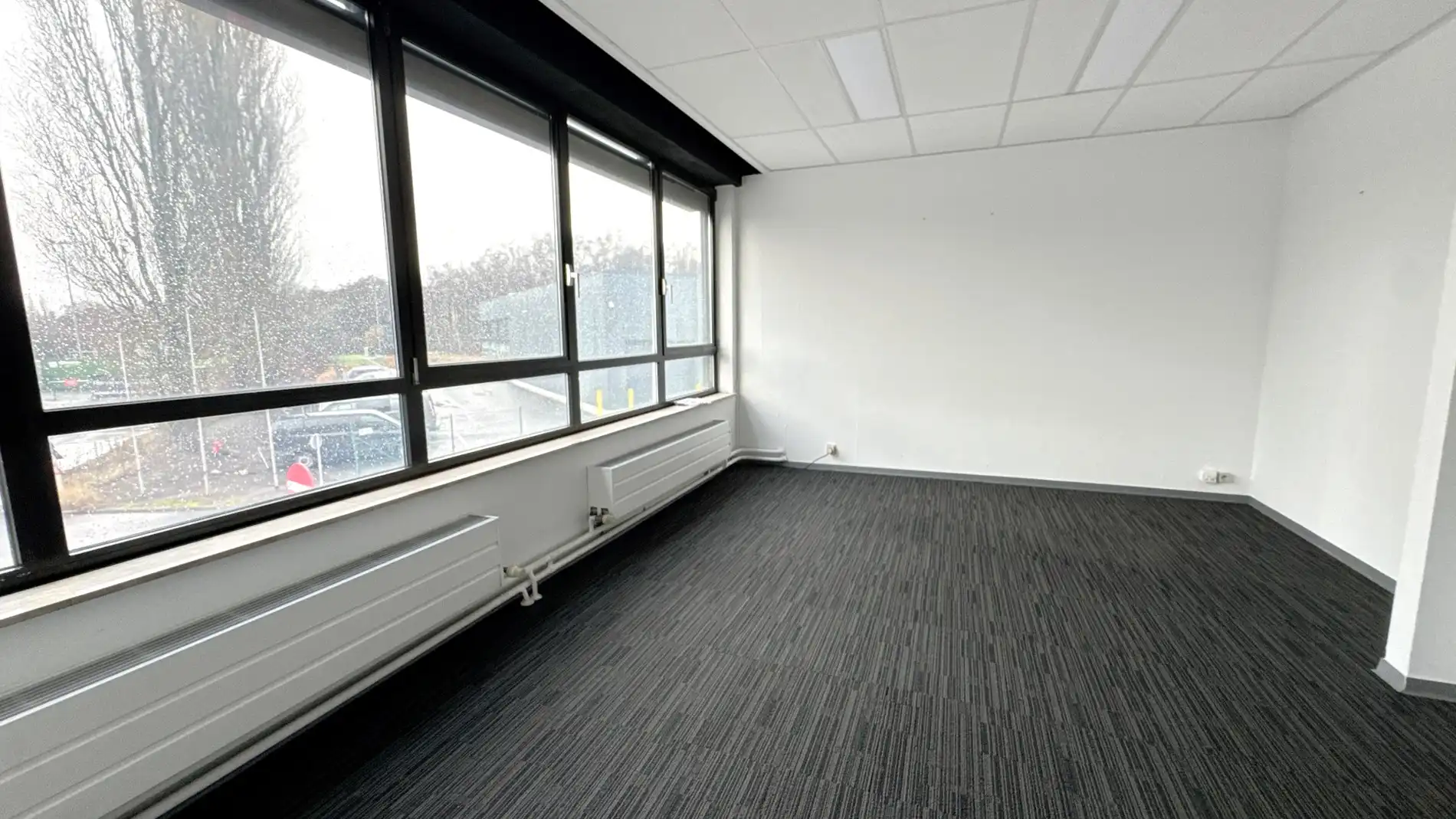 Magazijn met bureel te huur te Kontich