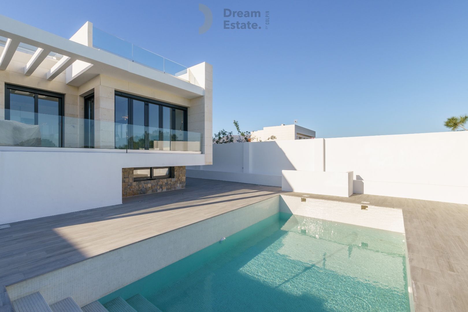 Nieuwbouwwoningen (nog slechts 2) tegenover de golf met zicht naar zee te Mijas. foto 27