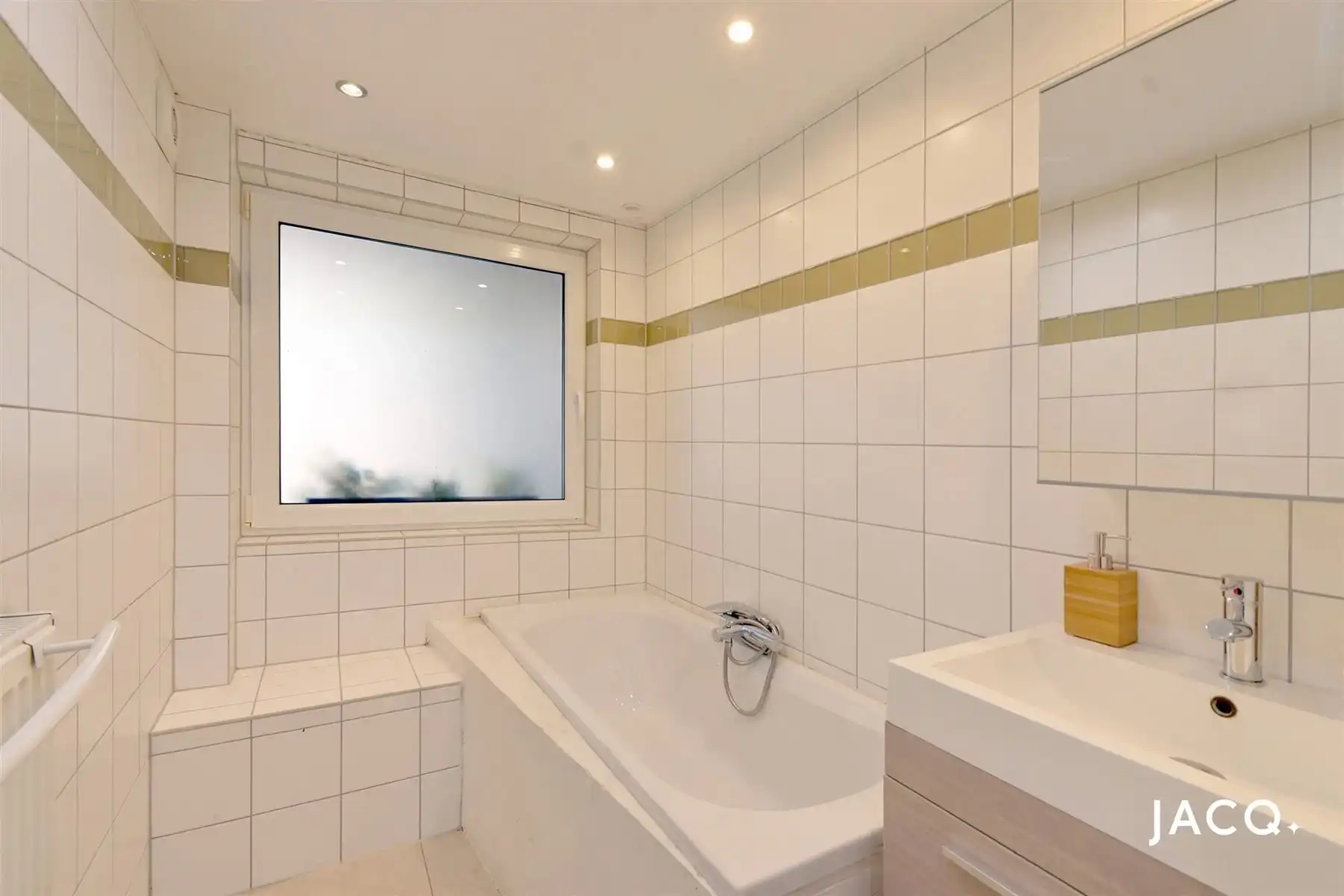 Instapklare woning met 3 slpks, garage en tuin te Deurne! foto 10