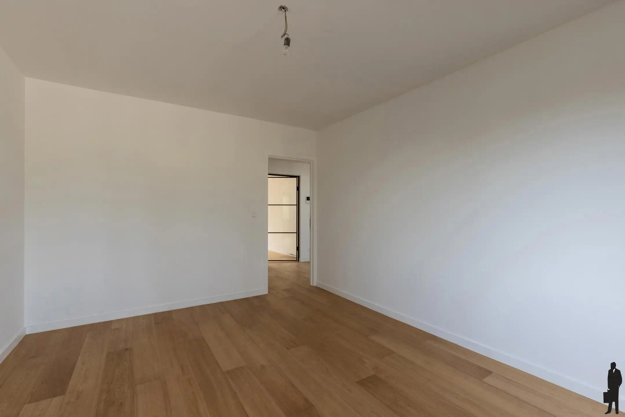 Gerenoveerd app met 2 slpk, terras en ruime inpandige garage foto 12
