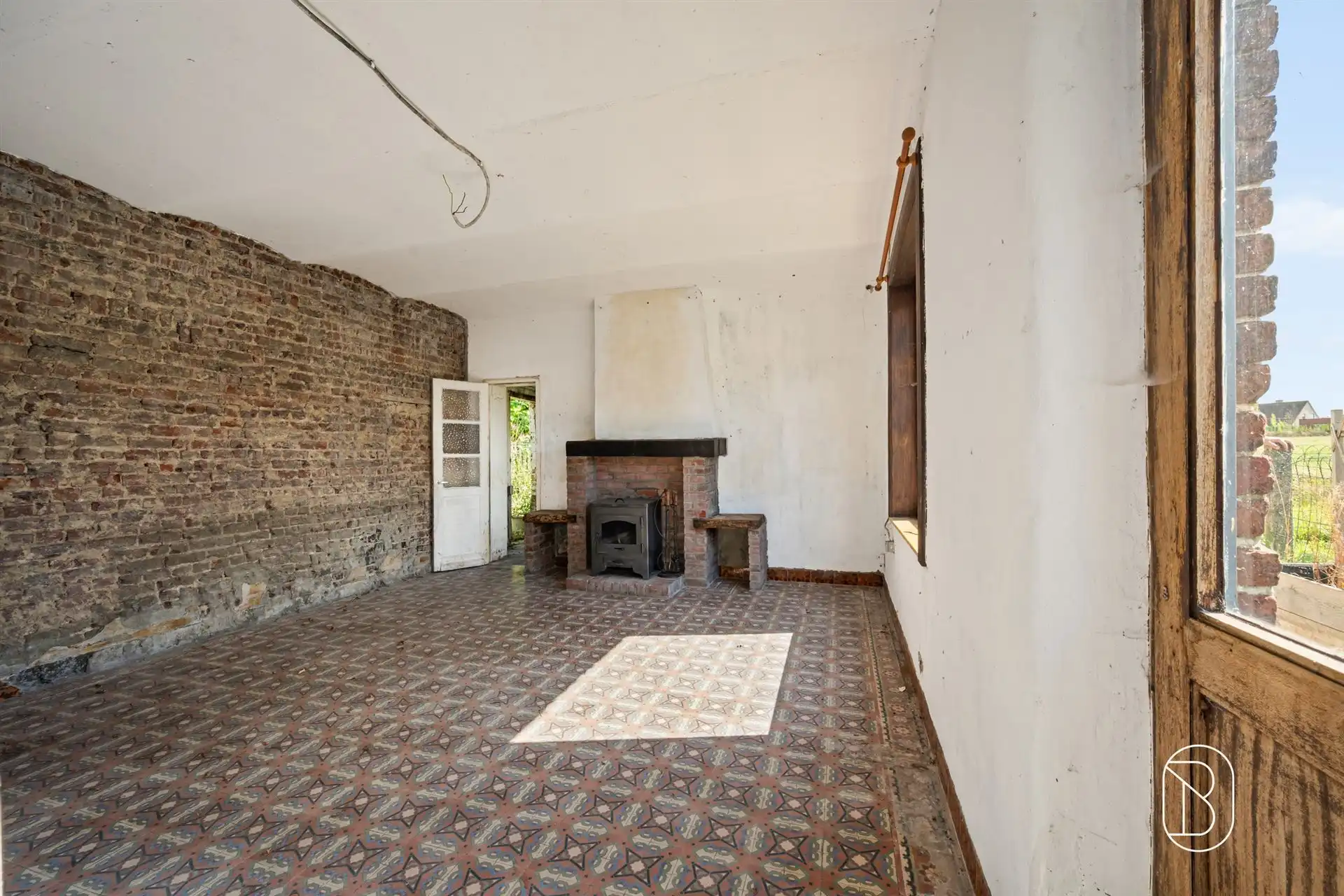 Volledig te renoveren woning, veel potentieel! foto 34
