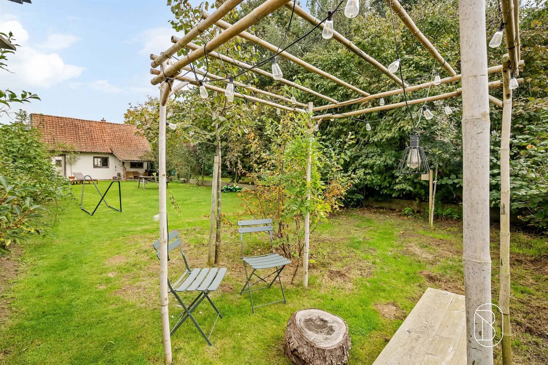 Charmante woning met grote tuin en bijgebouw foto 18