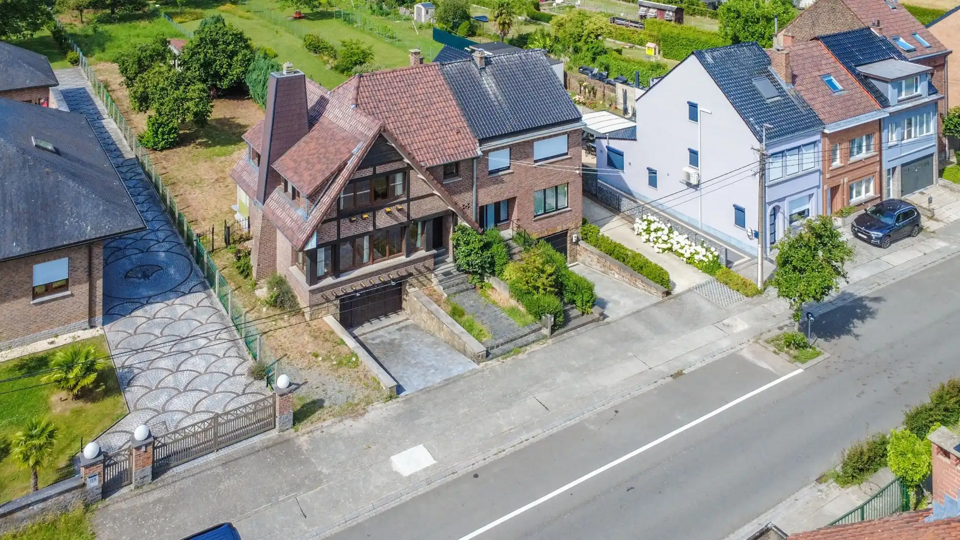 Een gebouwde drie - gevel villa (deels te renoveren) met o.a. 3 slaapkamers! foto 18
