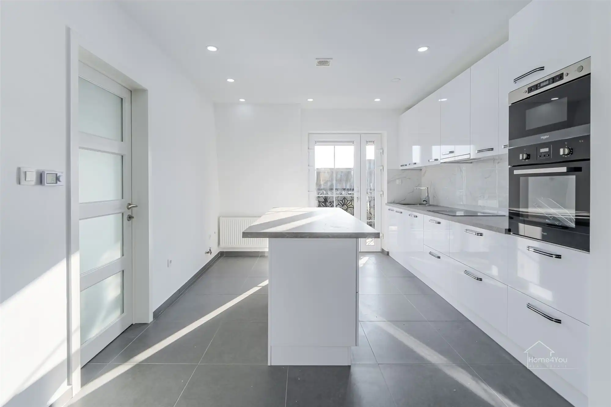 Ruim duplexappartement 4 slaapkamers 2 badkamers!  foto 5