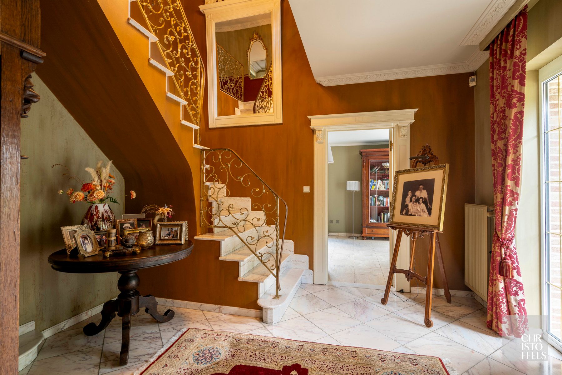 Karakteristieke villa met praktijkruimte en buitenzwembad op zuidgericht perceel van 1.565 m² foto 9