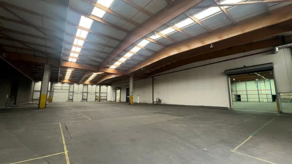 Logistiek bedrijfspand te huur in de haven van Gent foto 10