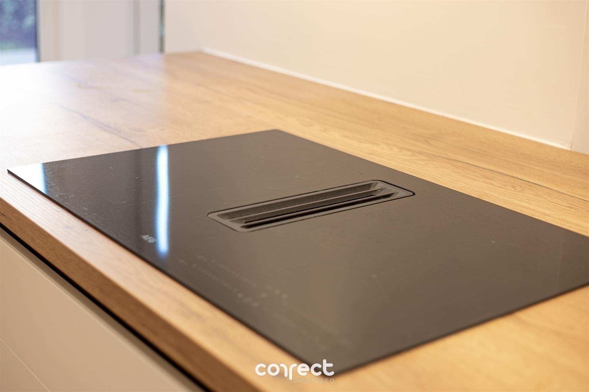 Prachtig gerenoveerde stadswoning met tuin foto 9