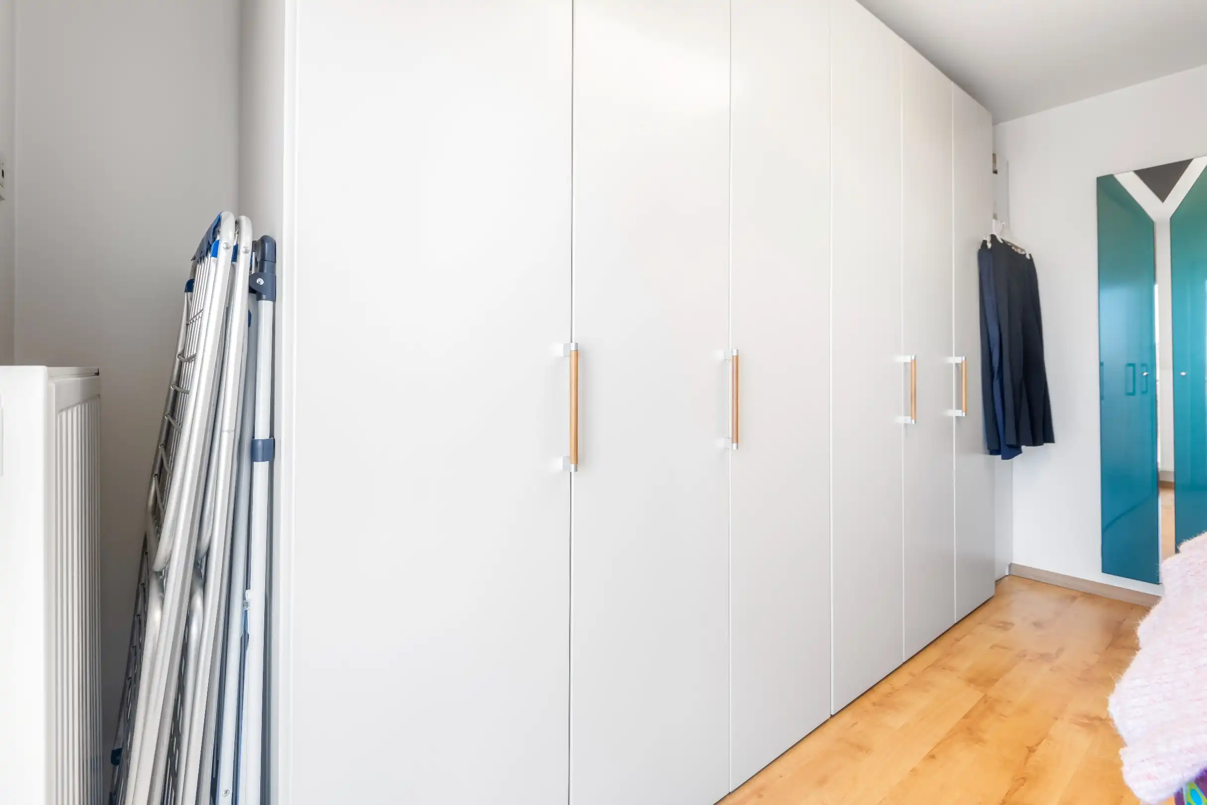 Ruim appartement met 2 slpk. aan de zonnekant van de Lippenslaan. Garage in de residentie te huur. foto 14