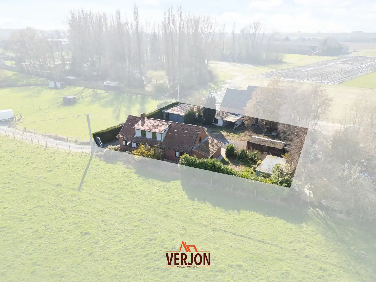 Charmante woning met landelijk karakter, veel ruimte en tal van mogelijkheden! foto 3