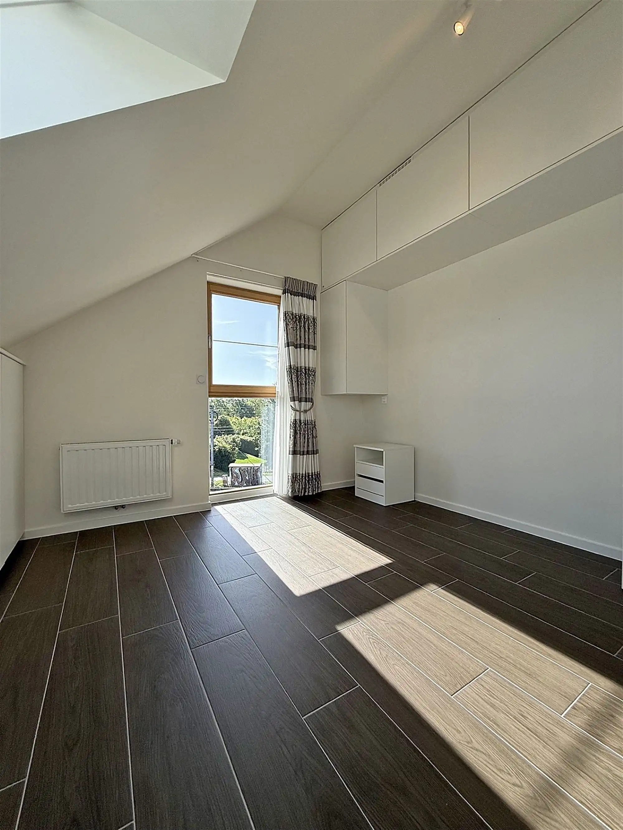 Recent, instapklaar APPARTEMENT met 2 slaapkamers, terras & overdekte autostaanplaats foto 12