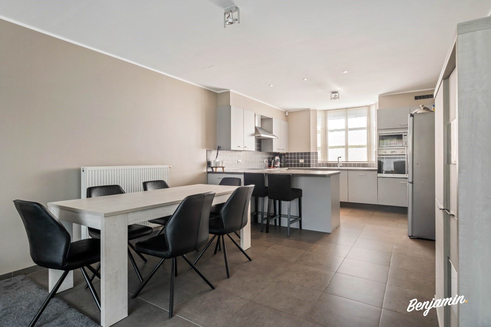 Recente, instapklare woning met 4 slaapkamers, tuin en carport in Kortrijk-centrum foto 5