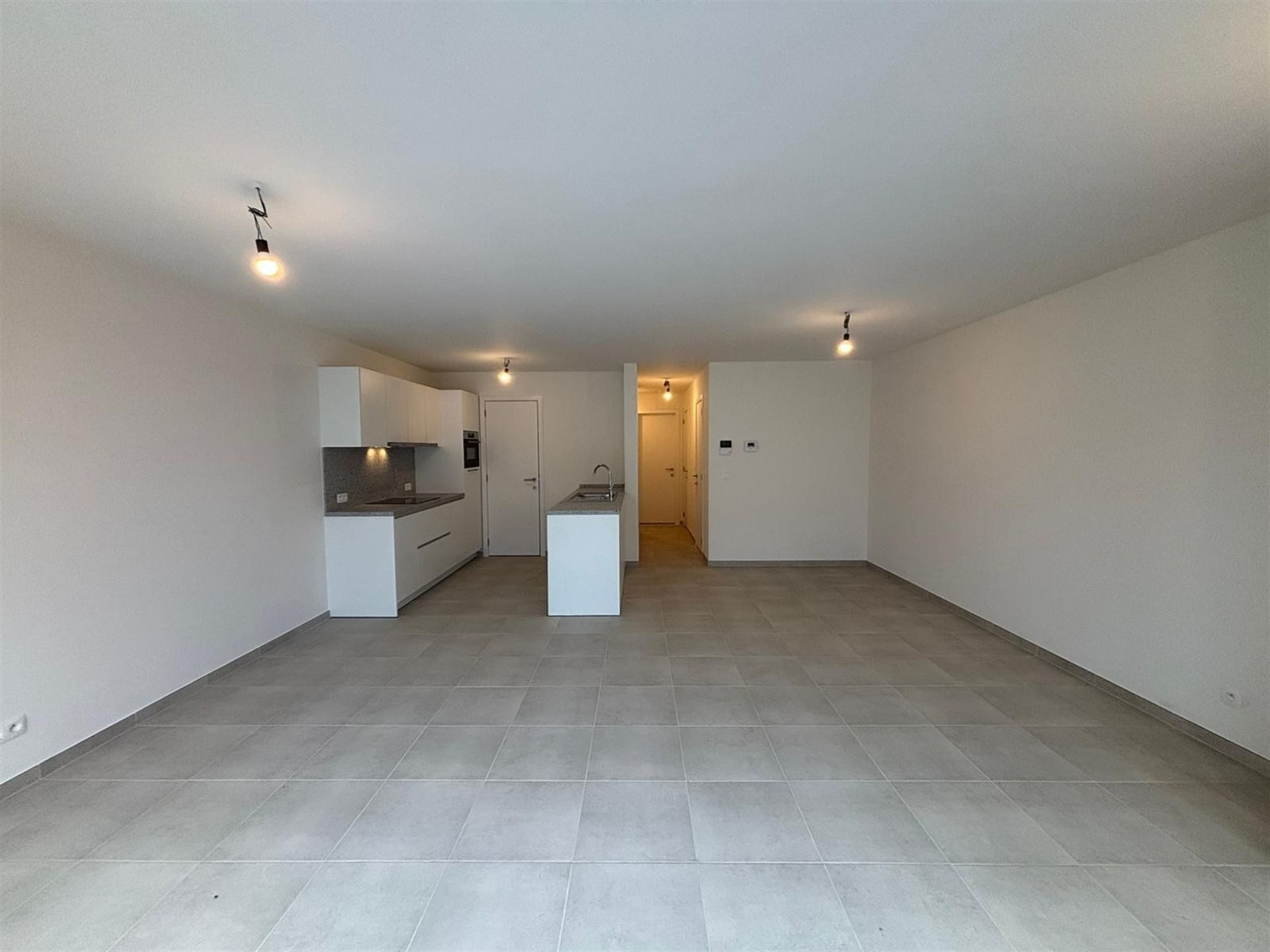 Modern gelijkvloers appartement met private tuin en ruime terrassen in Asse! foto 3