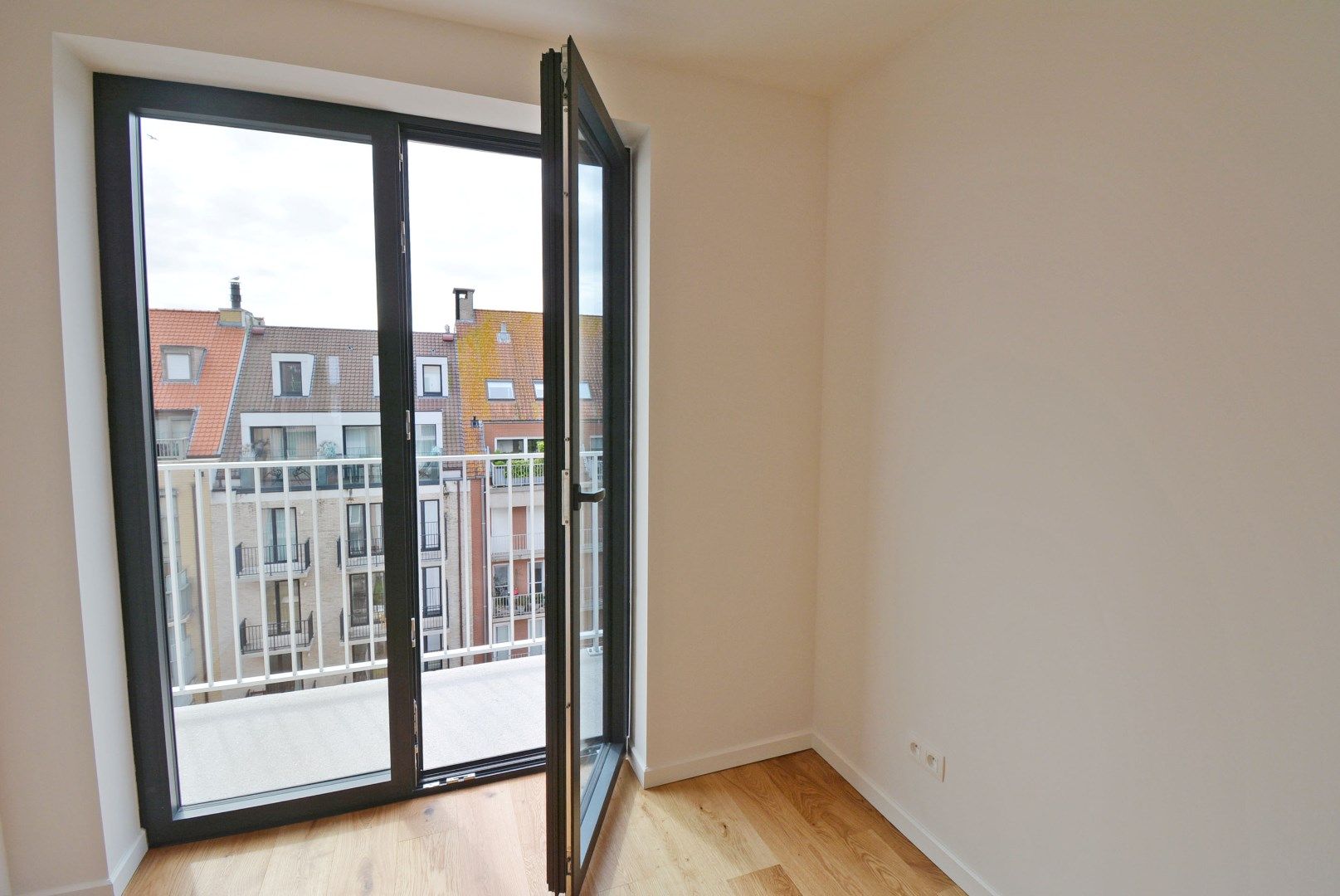 Centraal gelegen nieuwbouw appartement op wandelafstand van de zeedijk. foto 16