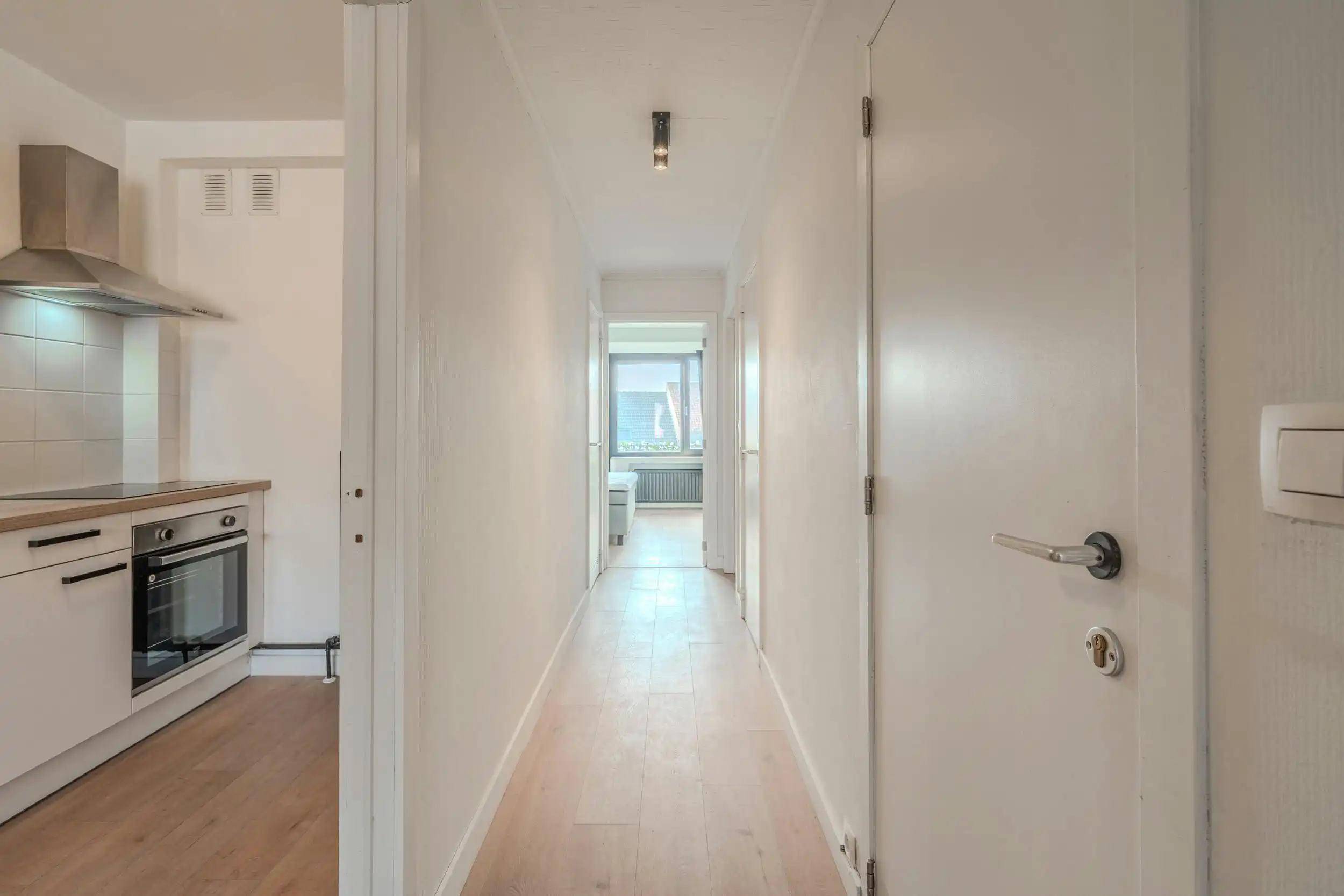 Instapklaar 2-slaapkamer appartement te koop te Oostende foto 12