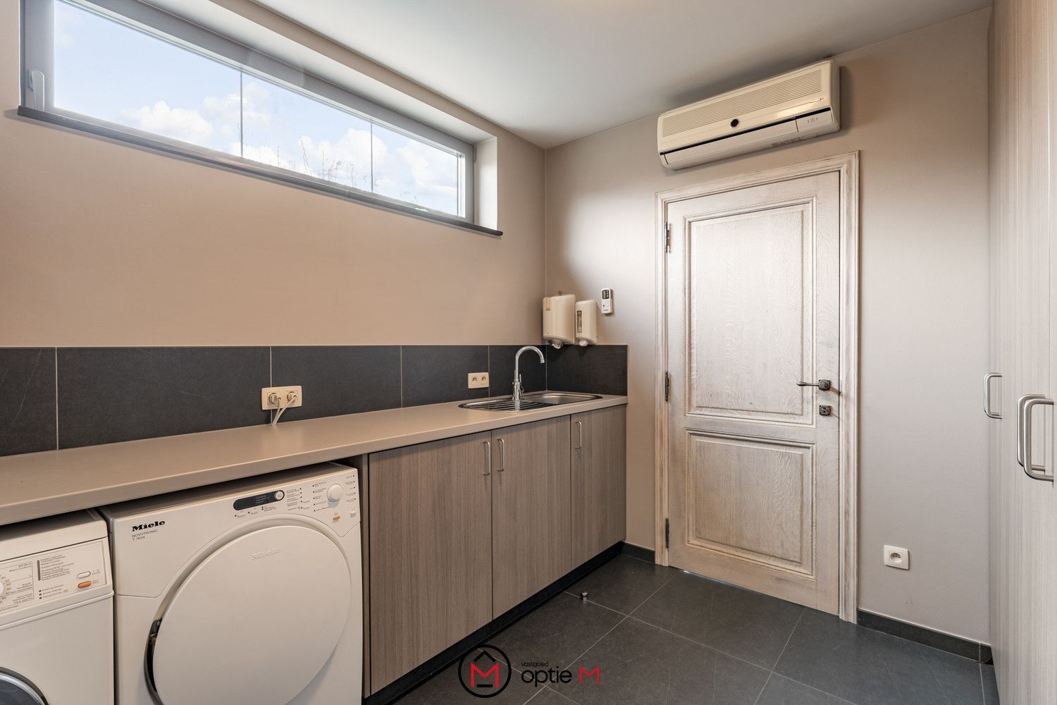 Gebouw met 3 appartementen, 2 kantoren & werkplaats in Bilzen foto 49