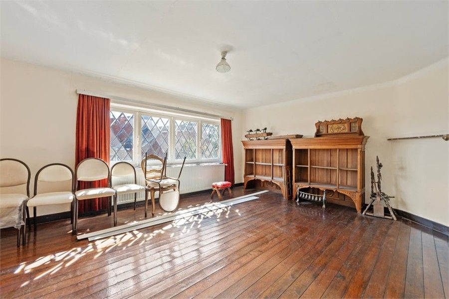 OP TE FRISSEN STADSWONING MET VEEL POTENTIEEL IN SINT-TRUIDEN foto 22