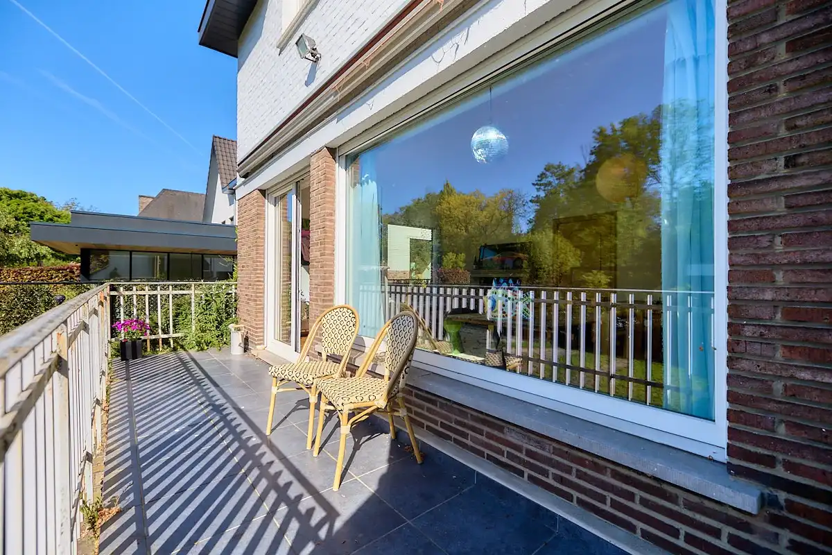 Karaktervolle gezinswoning met zonnige tuin en uitzonderlijk veel ruimte foto 6