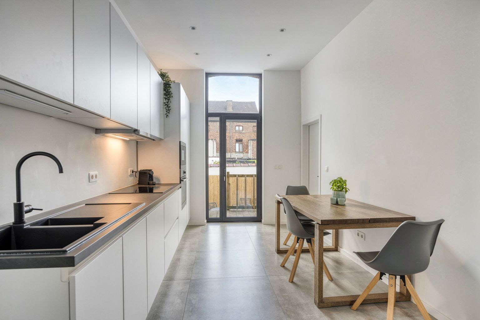 Volledig gerenoveerde rijwoning met stadstuin in Tienen foto 6