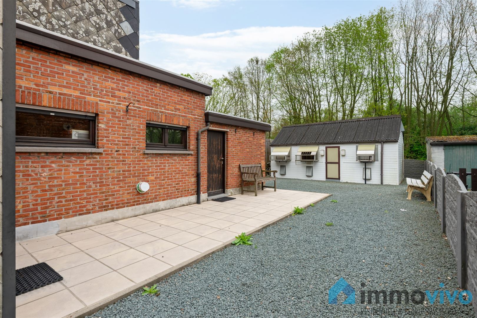 Leuke woning met renovatiepotentieel nabij het centrum foto 4