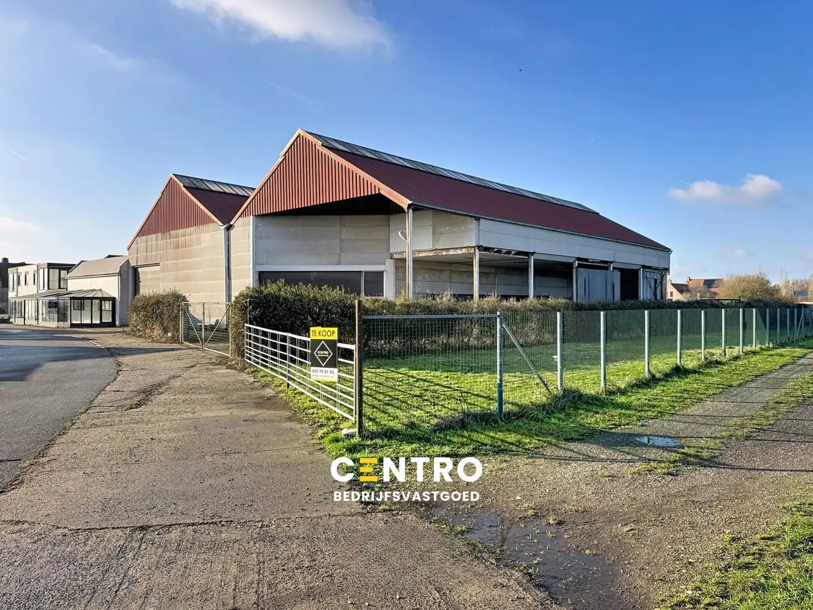 Opslagruimte met showroom en 3 verhuurde appartementen op 3.682m2! foto 3