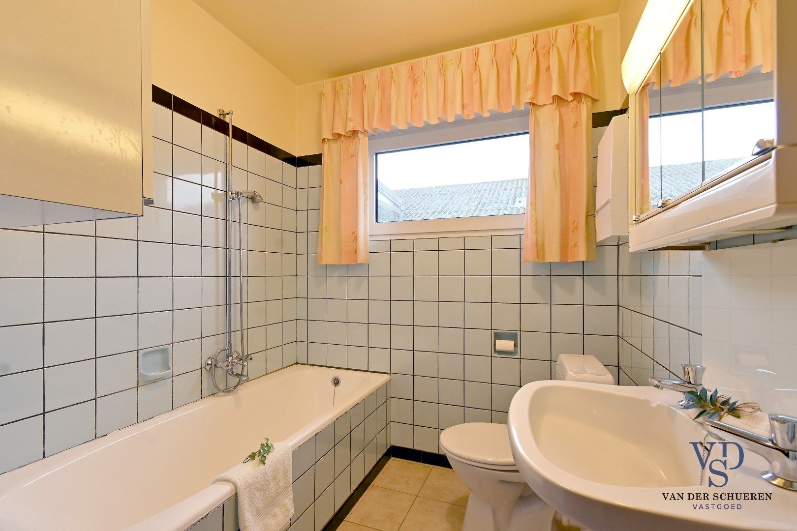 Bungalowwoning met afzonderlijke loods foto 21