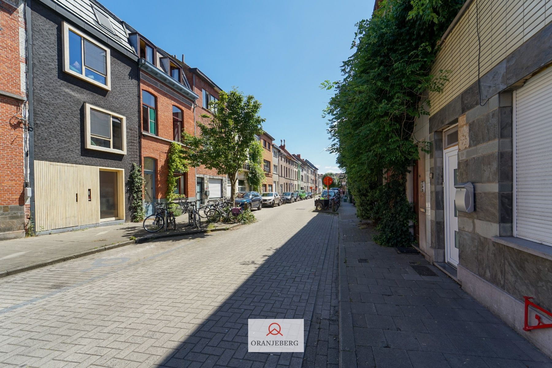 Ruime gerenoveerde burgerwoning nabij de Visserij foto 37