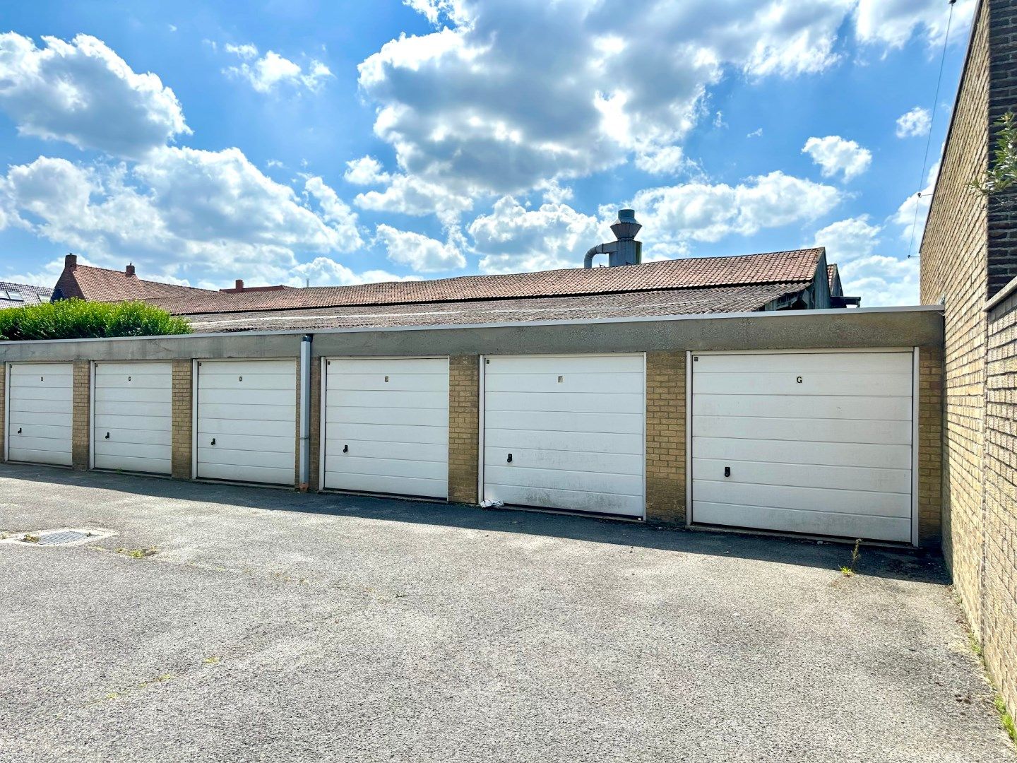 Garagebox te huur op Sint-Pieters foto {{pictureIndex}}