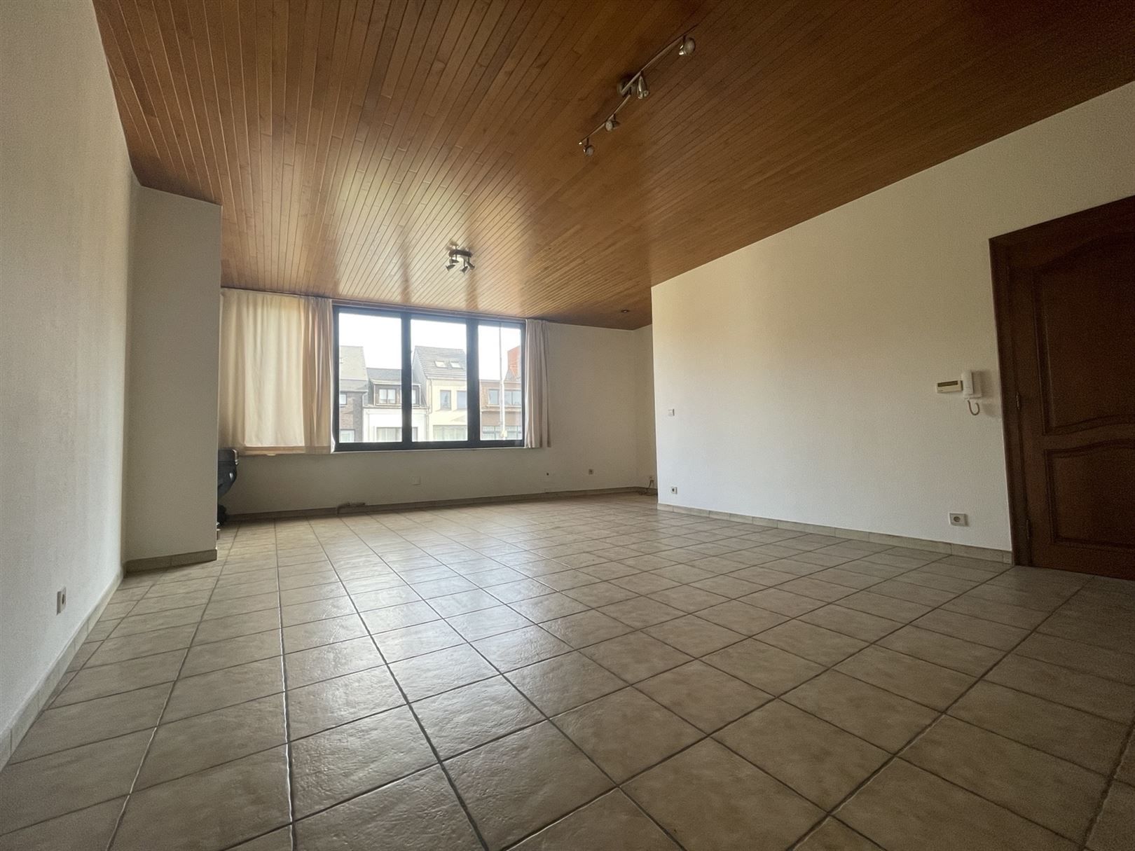 Ruim appartement met eigen inkom te huur in hartje centrum onmiddellijk beschikbaar foto 4