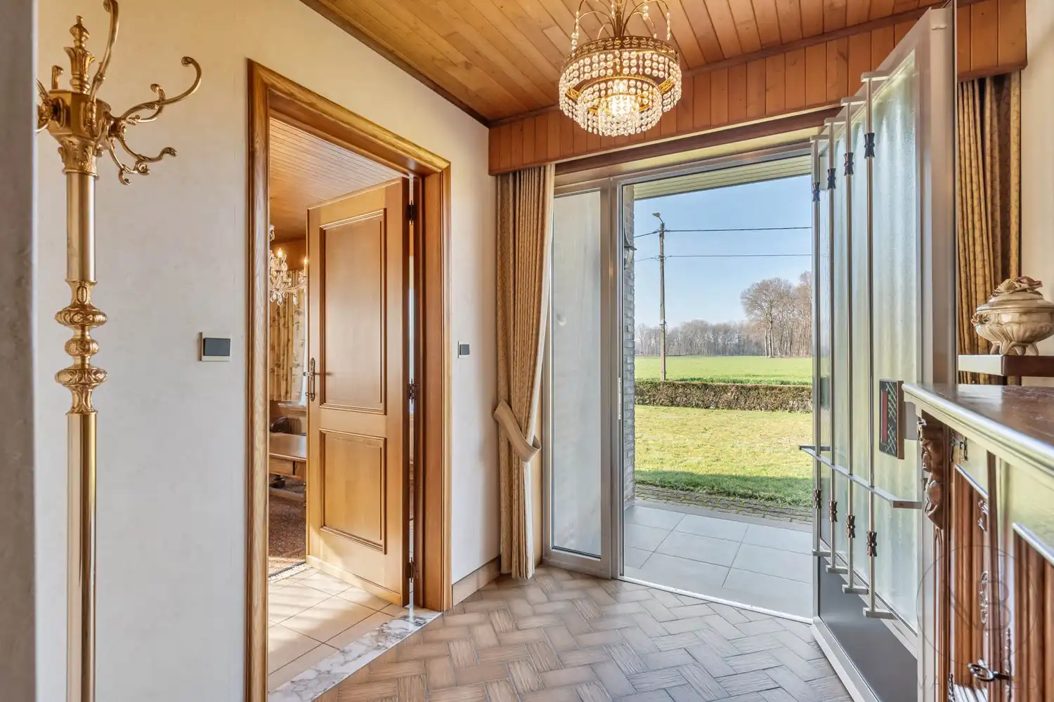 Gelijkvloerse woning met 2 slaapkamers op een uniek perceel van 18a 26ca foto 4