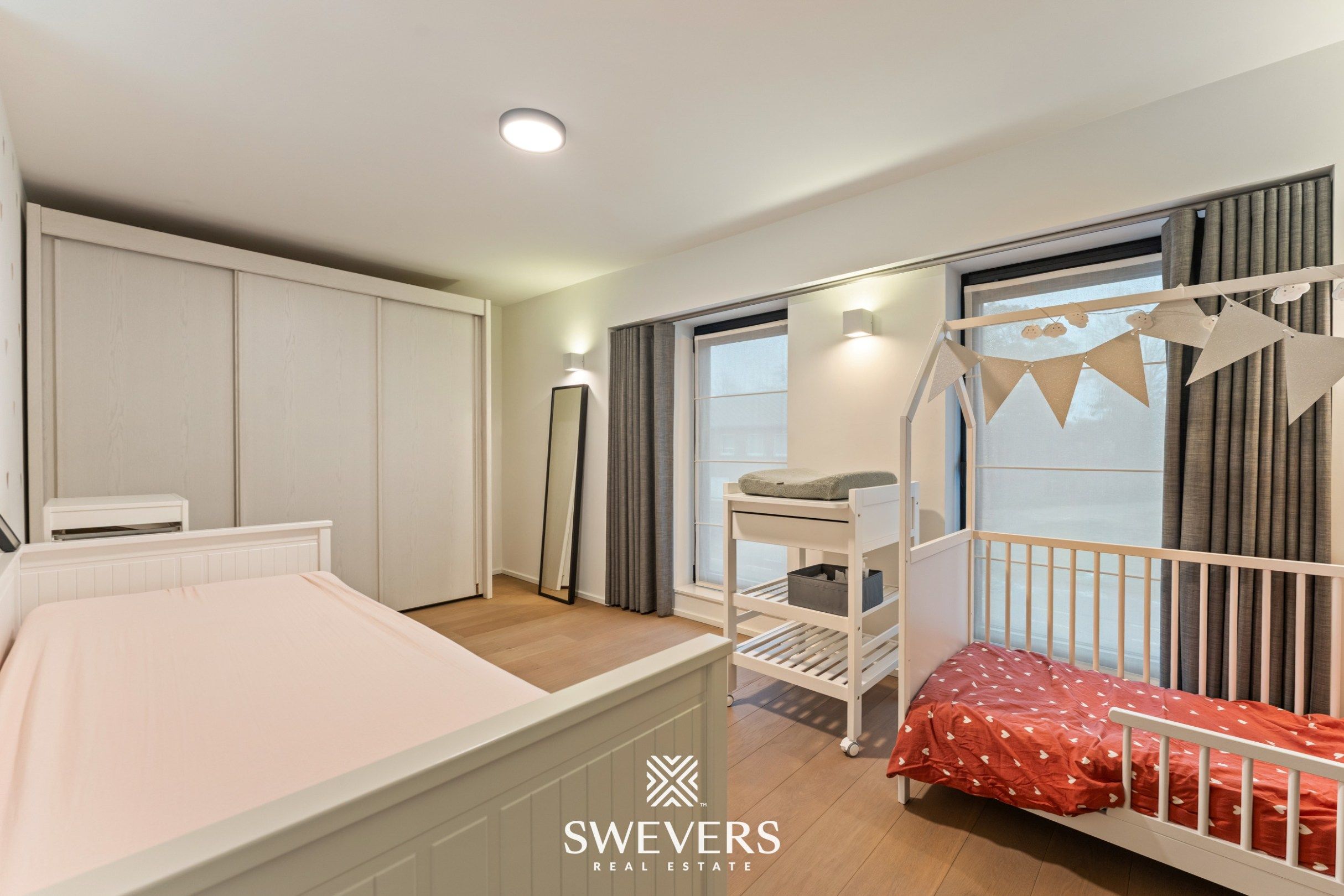 Instapklaar, volledig gerenoveerd appartement met groot terras, airco en staanplaatsen in hartje Heusden-Zolder foto 21