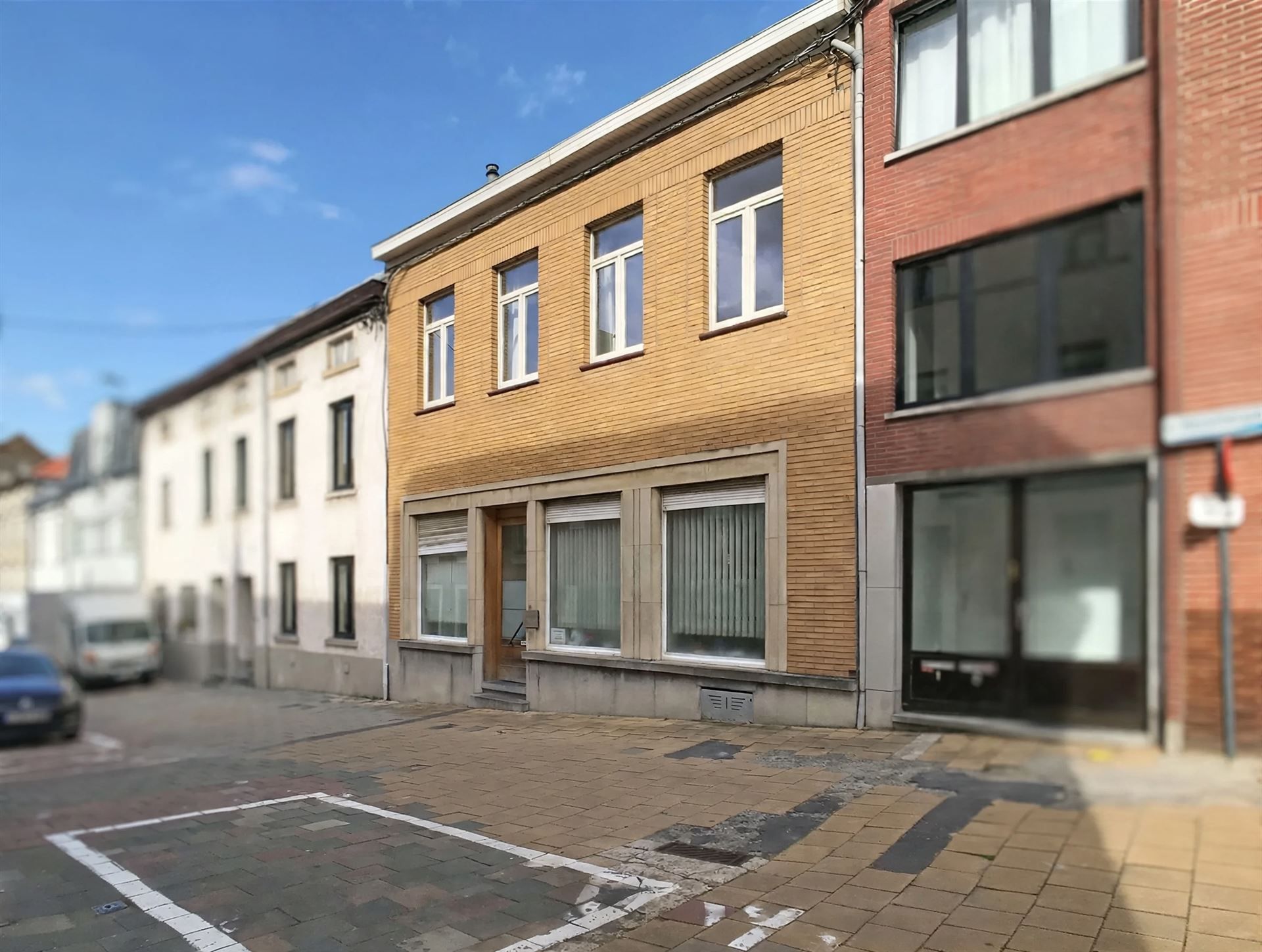Te renoveren woning met ex-praktijk in centrum Overijse