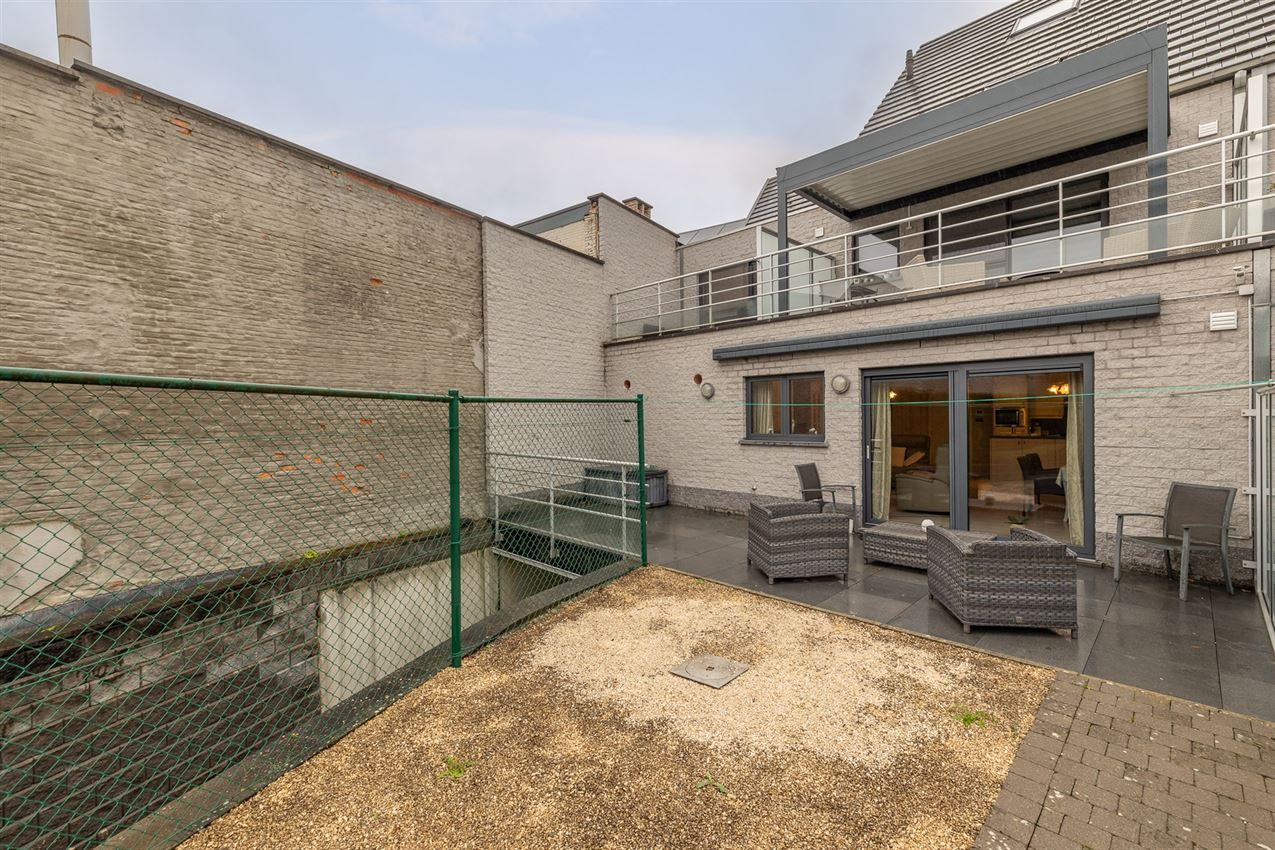 Gelijkvloers tweeslaapkamer appartement met terras en staanplaats in centrum  foto 20