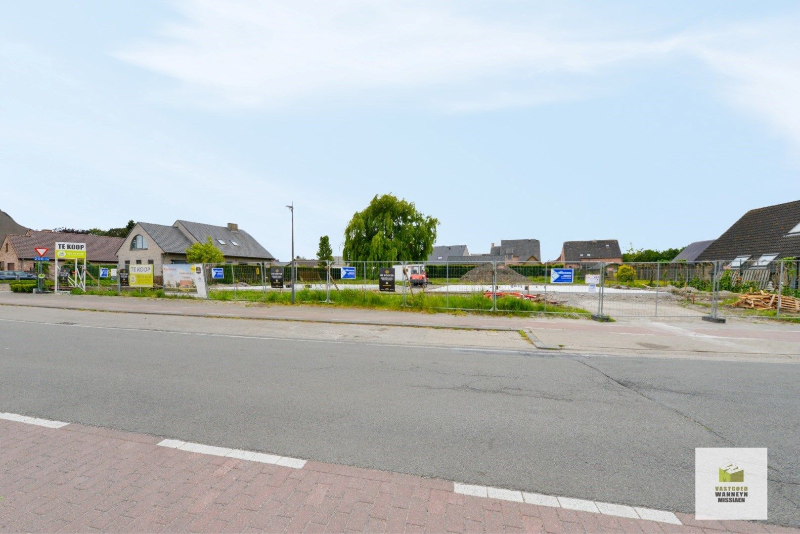 Tijdloze halfopen nieuwbouwwoning met 3 slaapkamers + gelijkvloerse slaapkamer op 461 m2 foto 4