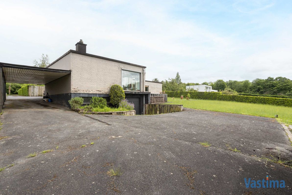 Modernistische Villa met zwembad in een oase van groen foto 7