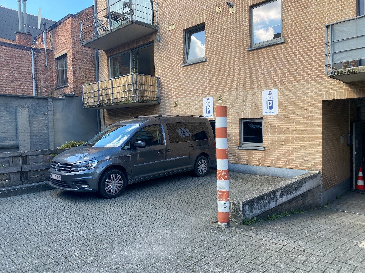 Goed gelegen handelspand met parking op zichtlocatie in Kessel-Lo foto 25