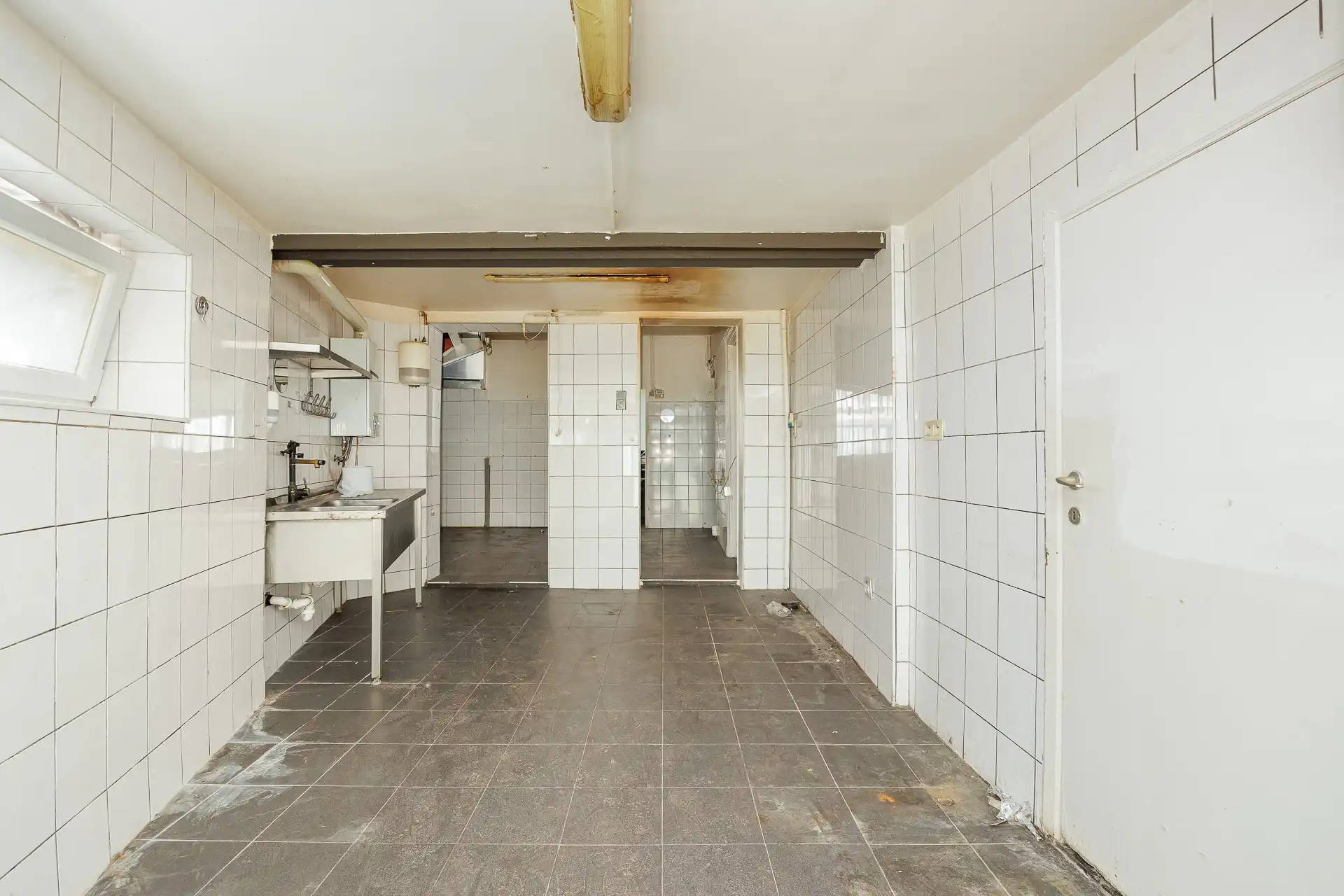 Te renoveren halfopen bebouwing: handel & appartement foto 14